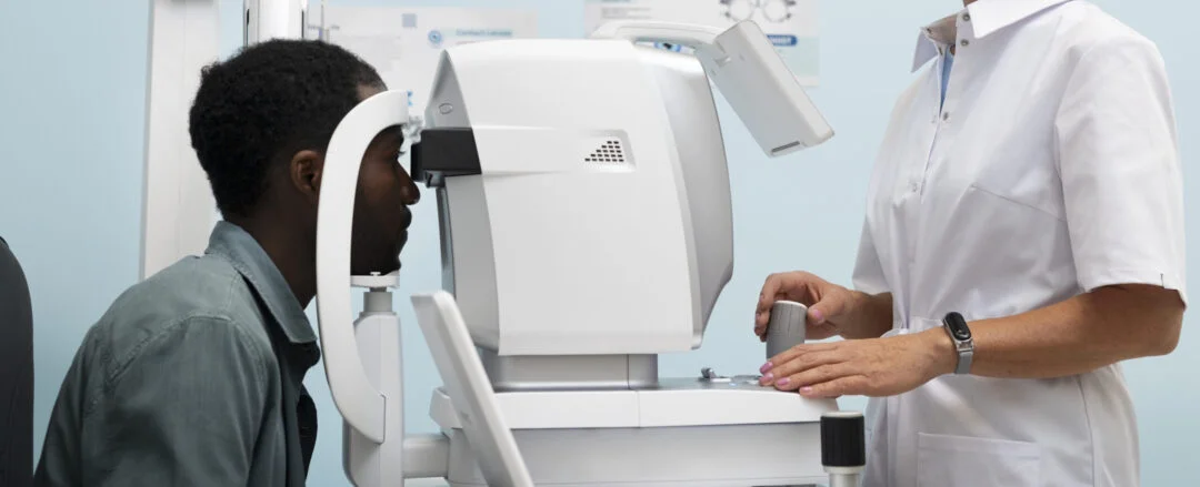 Microscopia Especular de Córnea: Um Olhar Profundo na Saúde da Sua Visão